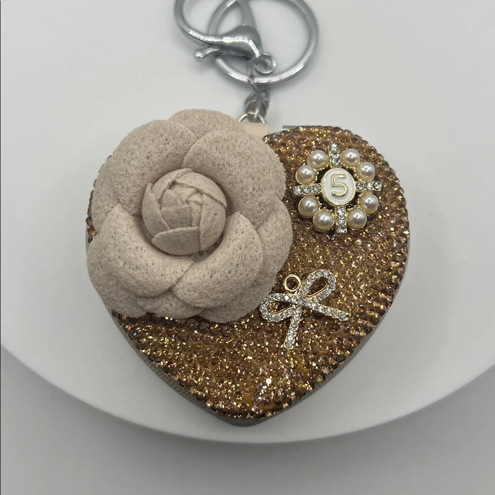 193. Elegant Gold Heart Keychain Mirror with Floral Accent